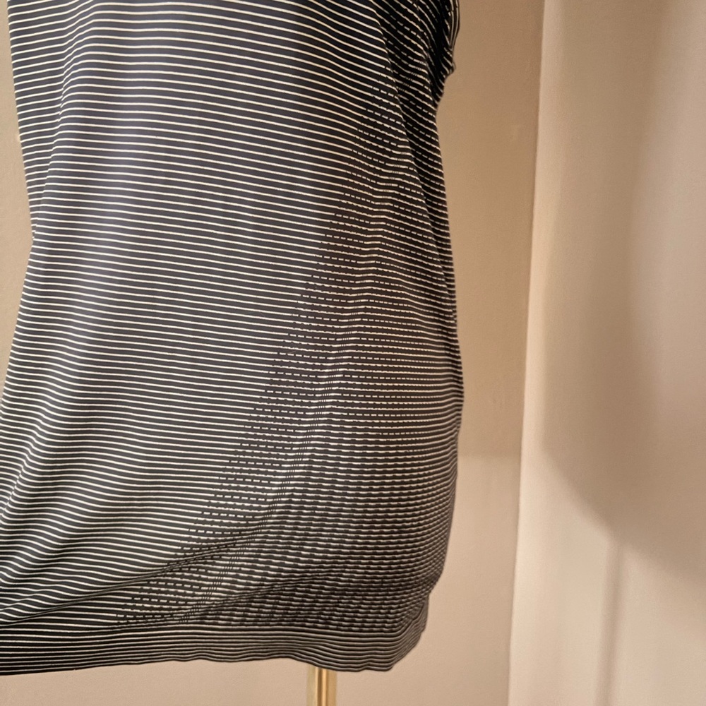 Athleta Momentum Seamless Tank Black Mini Stripe Size Medium - Picture 4 of 9